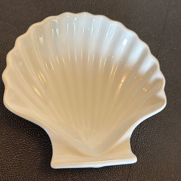 Vintage Cream Shell-Shaped Dish made in Japan - Picture 3 of 6